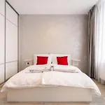 Stylovy S Cervenou Pohovkou Kousek Od Hlavniho Nadrazi