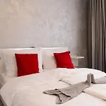 Stylovy S Cervenou Pohovkou Kousek Od Hlavniho Nadrazi