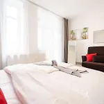 Stylovy S Cervenou Pohovkou Kousek Od Hlavniho Nadrazi *