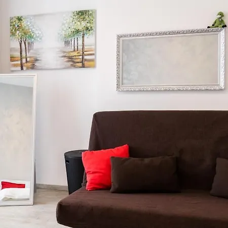 Stylovy S Cervenou Pohovkou Kousek Od Hlavniho Nadrazi Apartman Brünn (Brno)