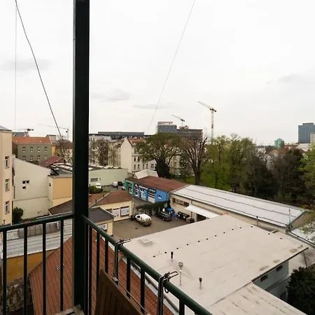 Stylovy S Cervenou Pohovkou Kousek Od Hlavniho Nadrazi