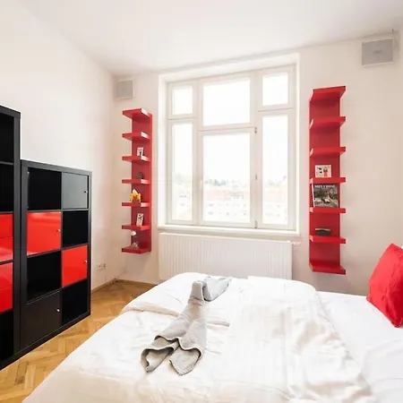 Stylovy S Cervenou Pohovkou Kousek Od Hlavniho Nadrazi Appartement
