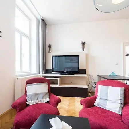 Stylovy S Cervenou Pohovkou Kousek Od Hlavniho Nadrazi Appartement *