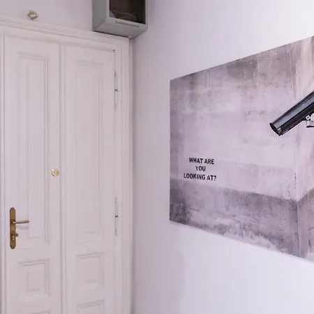 Stylovy S Cervenou Pohovkou Kousek Od Hlavniho Nadrazi Apartman Brünn (Brno)