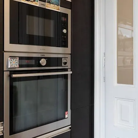 Stylovy S Cervenou Pohovkou Kousek Od Hlavniho Nadrazi 아파트