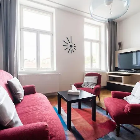 Stylovy S Cervenou Pohovkou Kousek Od Hlavniho Nadrazi Апартаменты *
